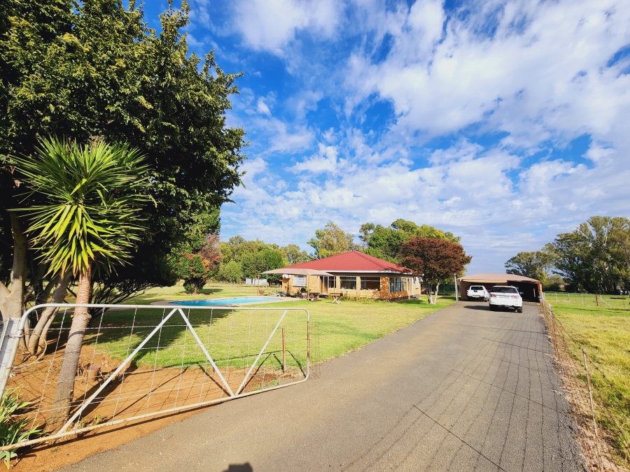 8 Bedroom Property for Sale in Vyfhoek A H North West